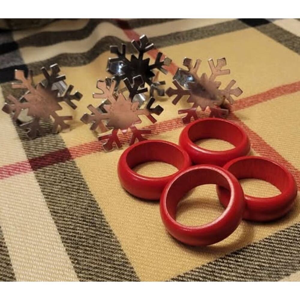 Holiday Napkin Rings 2 Sets of 4 Red Wooden Rings and Snowflakes